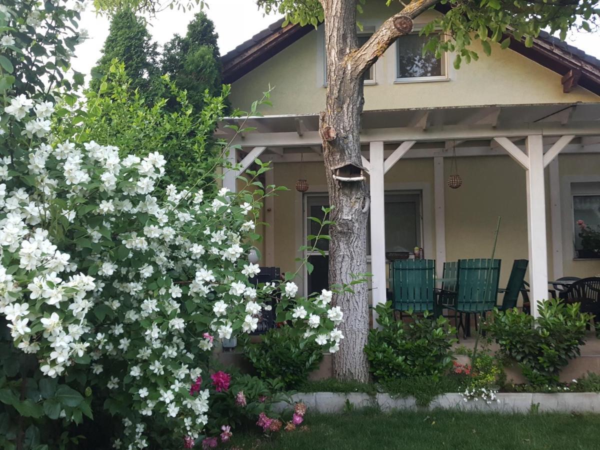 Ferienwohnung Tavirozsa Balatonfůzfő Exterior foto