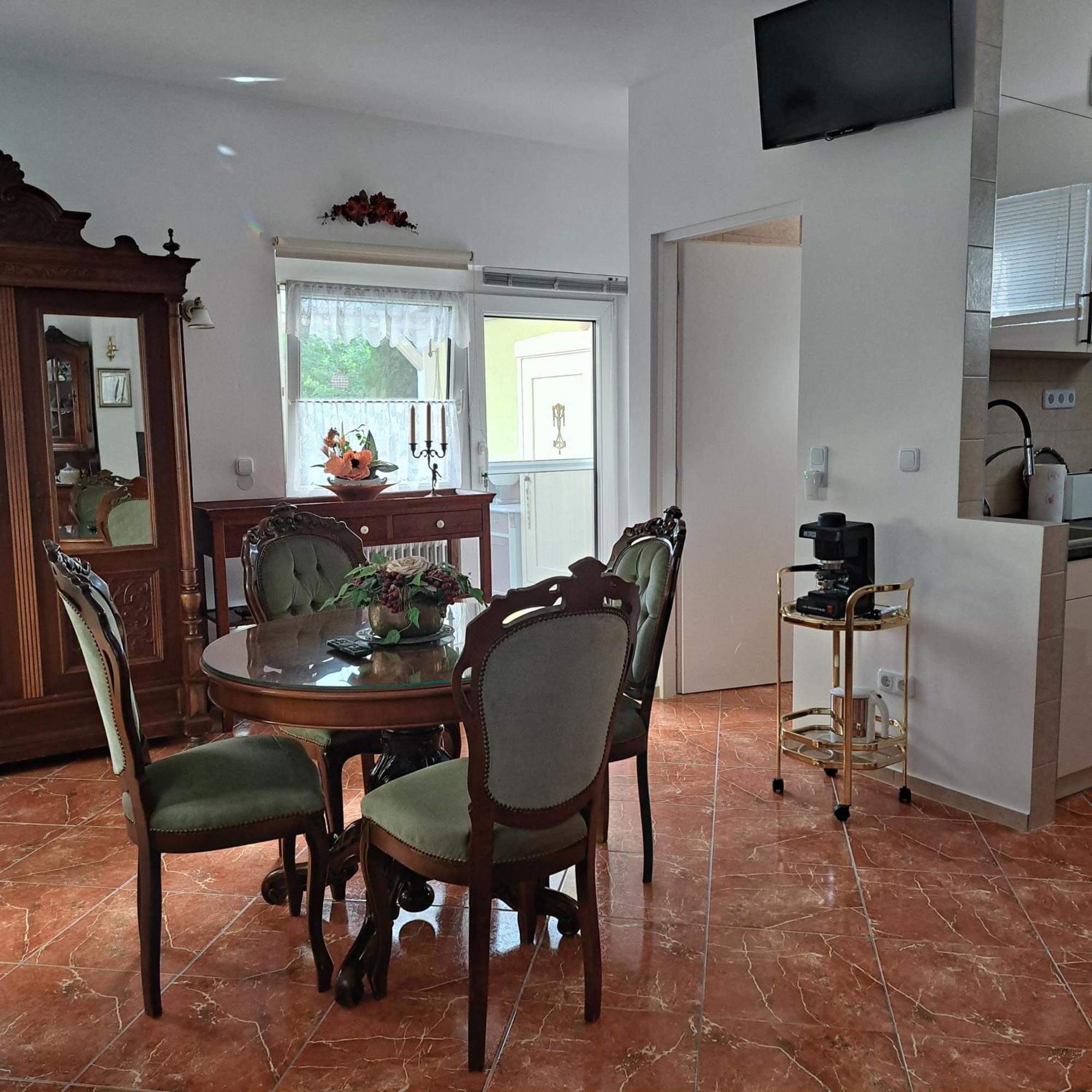 Ferienwohnung Tavirozsa Balatonfůzfő Exterior foto