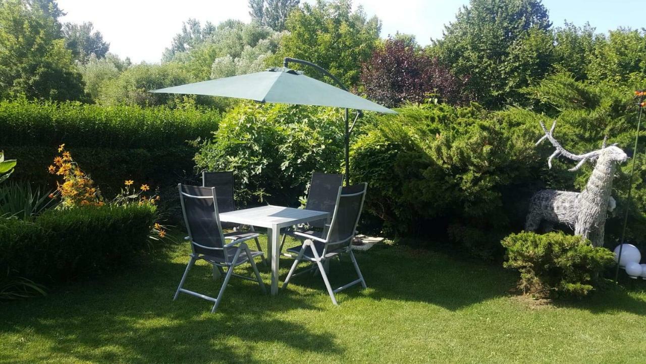 Ferienwohnung Tavirozsa Balatonfůzfő Exterior foto